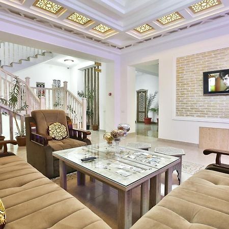 sim sim bukhara Bed & Breakfast Bagian luar foto